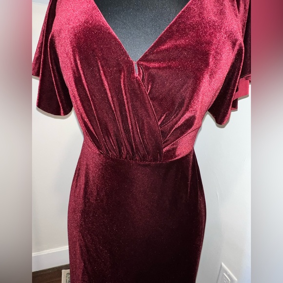 JENNY YOO Burgundy Velvet Backless Flutter Sleeve Gown 🌹 - Picture 9 of 17